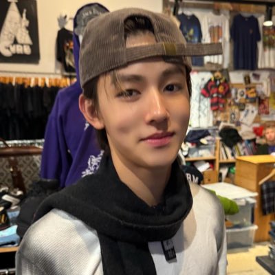 seonghyeontwt's tweet photo. hell yeah hyeon so fine #NewProfilePic https://t.co/PNyl96jvP9