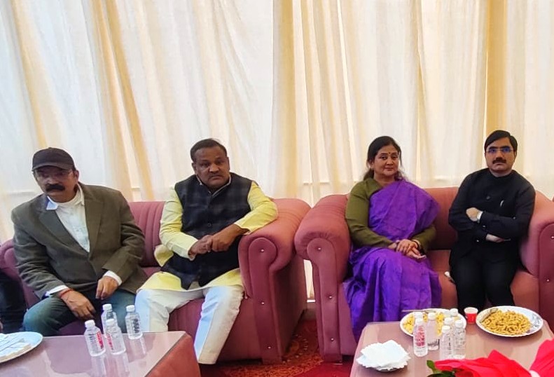 आज वाराणसी के प्रतिष्ठित नागरिक श्री भाला यादव के रामनगर में नवनिर्मित पेट्रोल पंप के उद्घाटन में शामिल होकर हार्दिक बधाई एवं शुभकामनाएं दीं।