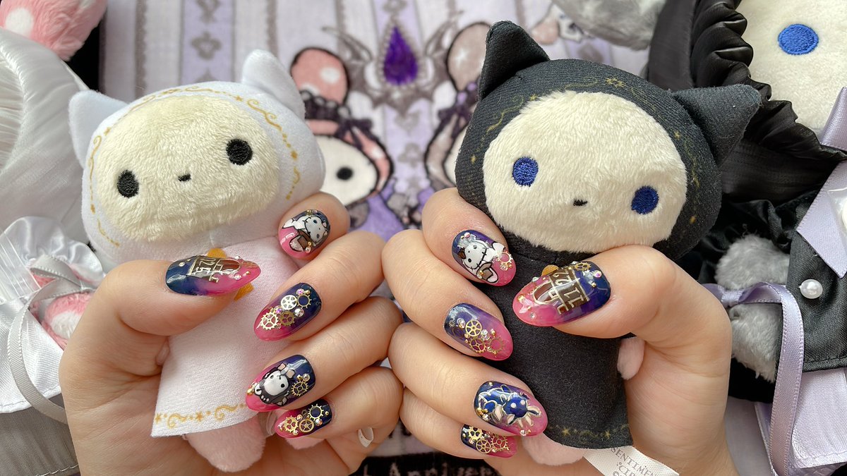 11Micro27's tweet image. ツイートしたと思ってて忘れてたので
今ツイートしないと一生忘れてそうだなって思って笑笑

全く見えてないですが婚姻届に合わせてネイルをセンチメンタルサーカスにしてもらってハピハピでした💅