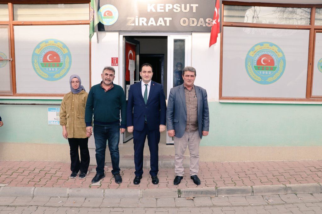 Kaymakamımız Adem TAŞPINAR, Kepsut Ziraat Odasına ziyarette bulunarak,
Ziraat Odası Başkanı Mehmet Emin TÜRK'ten yürütülen iş ve işlemlerle ilgili bilgi aldı.