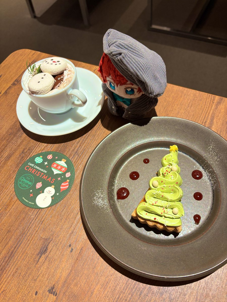 l0_pp2's tweet photo. 友達とカフェシナモン☕
クリスマス限定メニューが可愛かった🎄✨ https://t.co/tXF3Ri596R