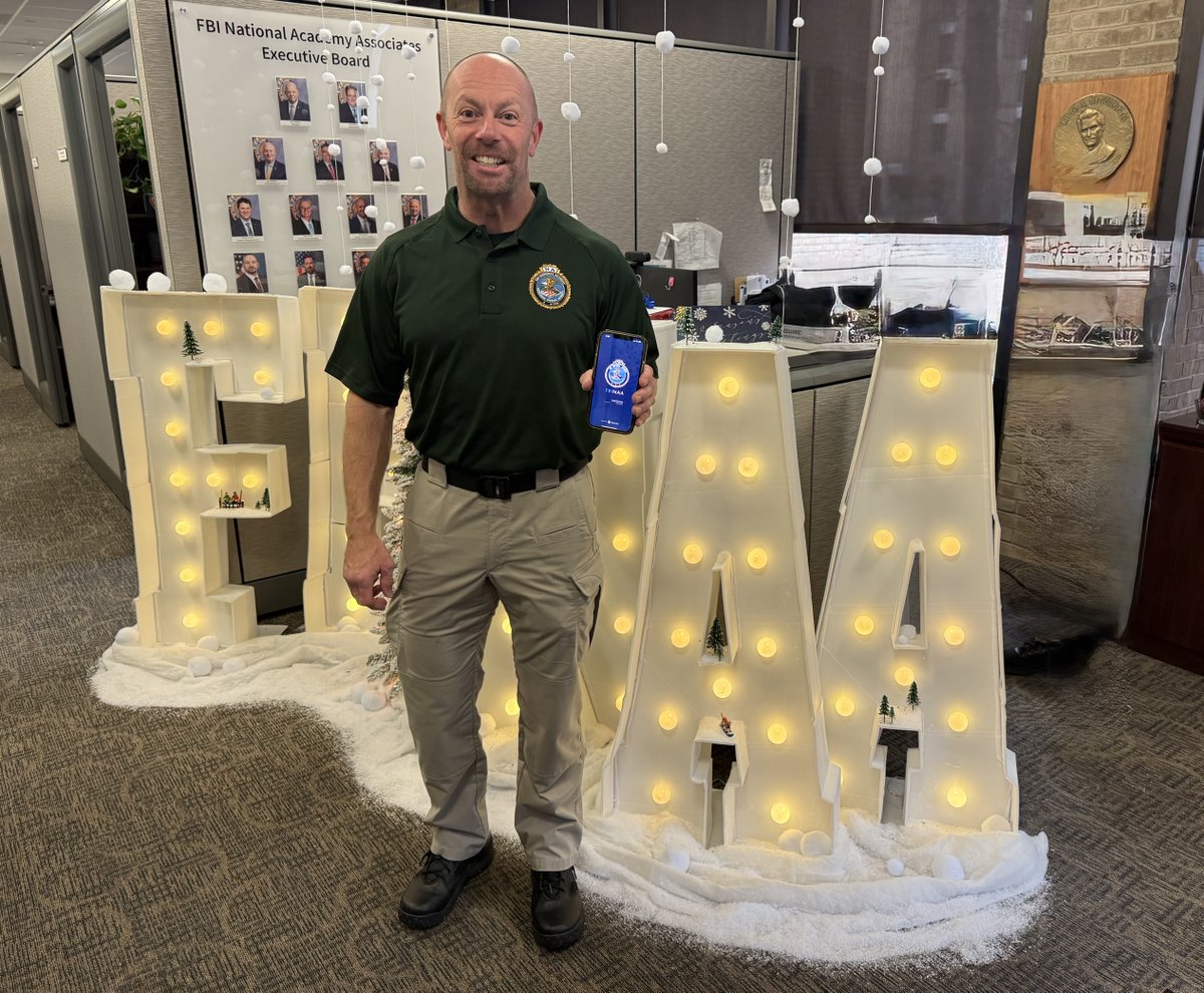 FBINAAQuantico's tweet photo. Thank you to Tony Potts and family for visiting the National Office during our Open House! 👋🏽🏢 And huge thanks to our Session 296 Liaisons for their support, helping us reach 10000 Connect App downloads! 🙌📱🎉
#FBINAA #Session296 #ConnectApp #Milestone https://t.co/iA8rOT8fnd