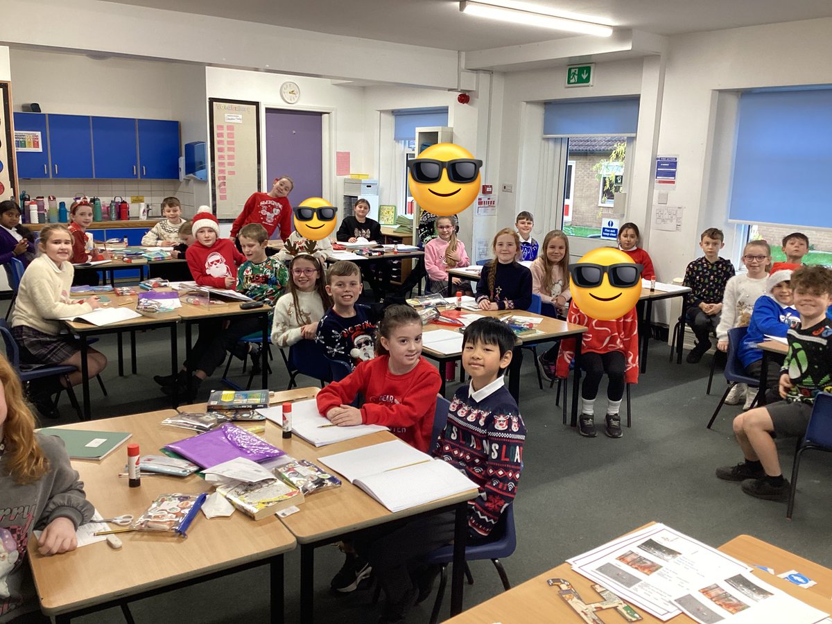 Year 4 enjoyed Christmas jumper day yesterday. <a href="/OakTreesMAT/">Oak Trees MAT</a> #PLexpression 🎅🎄🧑‍🎄