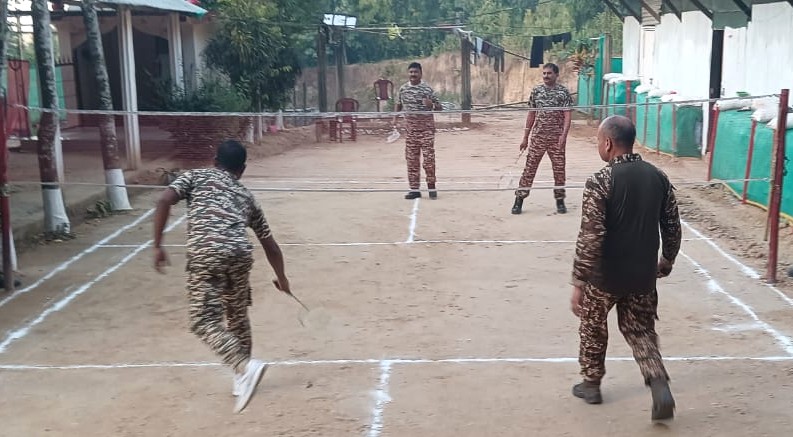 2Diphu's tweet photo. Jawans of 20 Bn CRPF at Jiribam, Manipur unwind after a long day by playing their favourite games—volleyball, badminton and carrom. Helping them beat stress, boost coordination and share moments of fun. 🇮🇳💪 #CRPF #Manipur #Jiribam #Fitness #MoraleBoost https://t.co/b5Sy6rv6tG