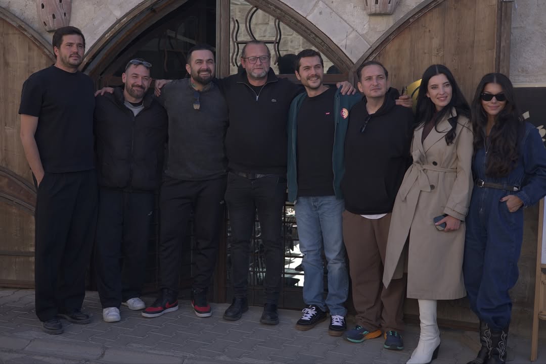 AlperenEtkinlk's tweet photo. turkcerockzoneofficial • İnstaGönderi 

"PERA’NIN KLİBİNE BÜYÜK İLGİ!

ALPEREN DUYMAZ’IN OYUNCULUĞU HAYRAN BIRAKTI."

#AlperenDuymaz | #GönlümünEfendisi | #PeraBand https://t.co/Nz9QM8uFqi