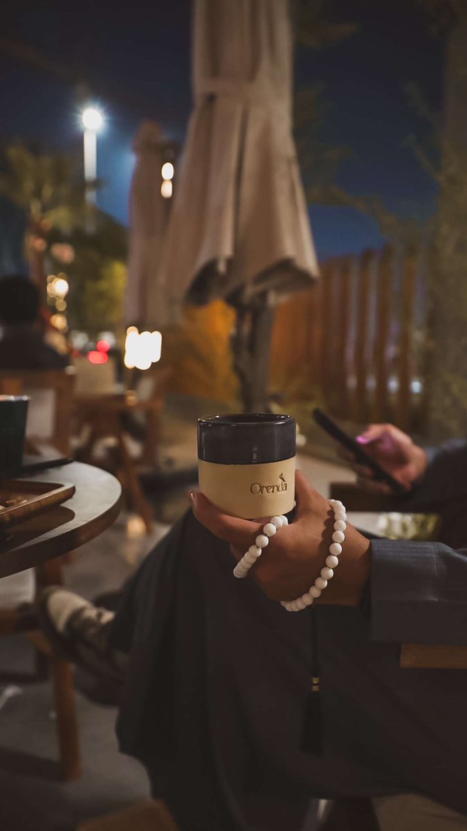 مساء الخير
قنوع بكل شيء .. إلا في تقديري لذاتي 
ما تليق فيني الهوامش وأنا عنوان واضح ..