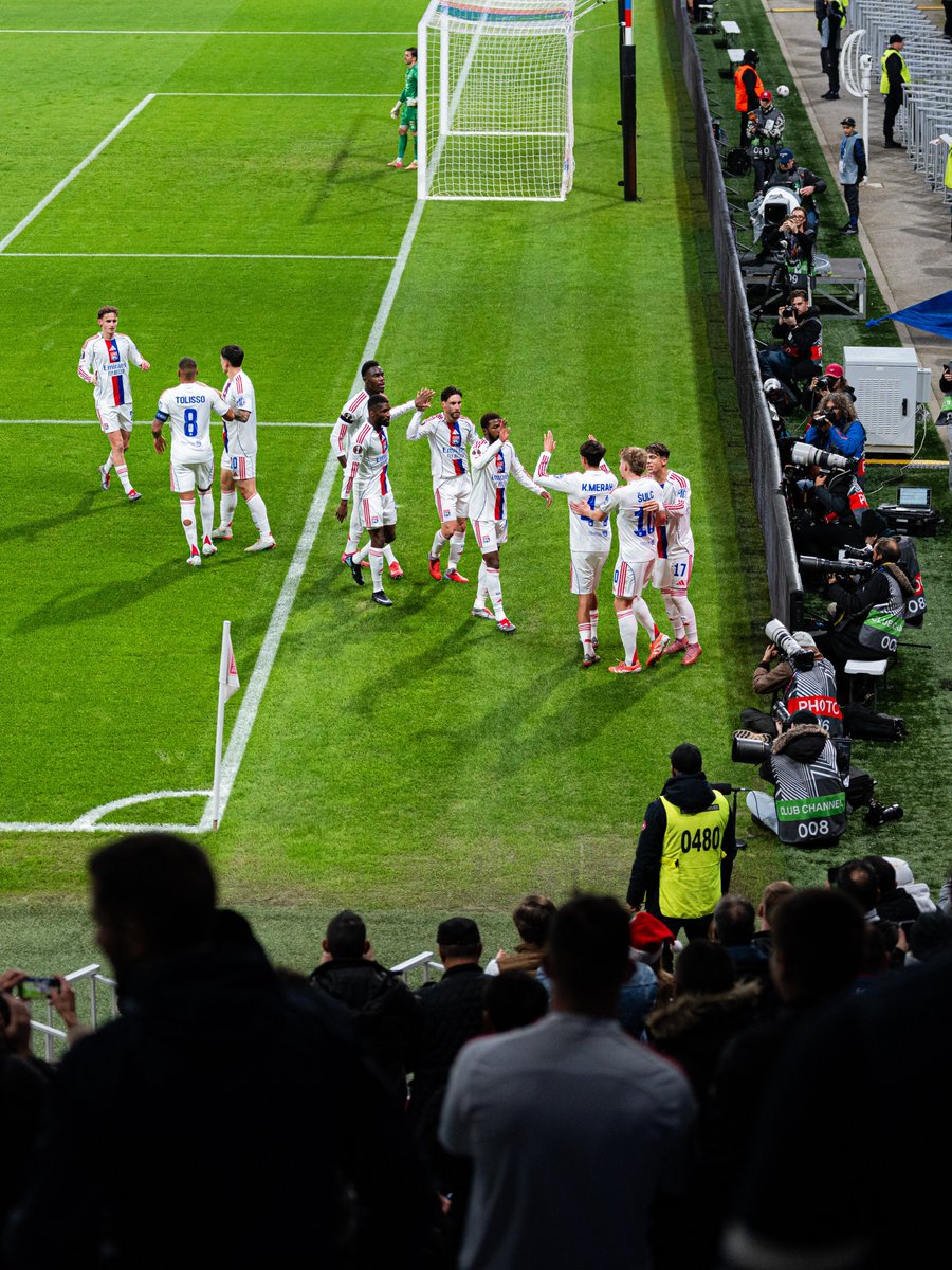 OL's tweet photo. 📸 Notre victoire, vue des tribunes 🔴🔵
#OLGAE https://t.co/6pFAV77VeI