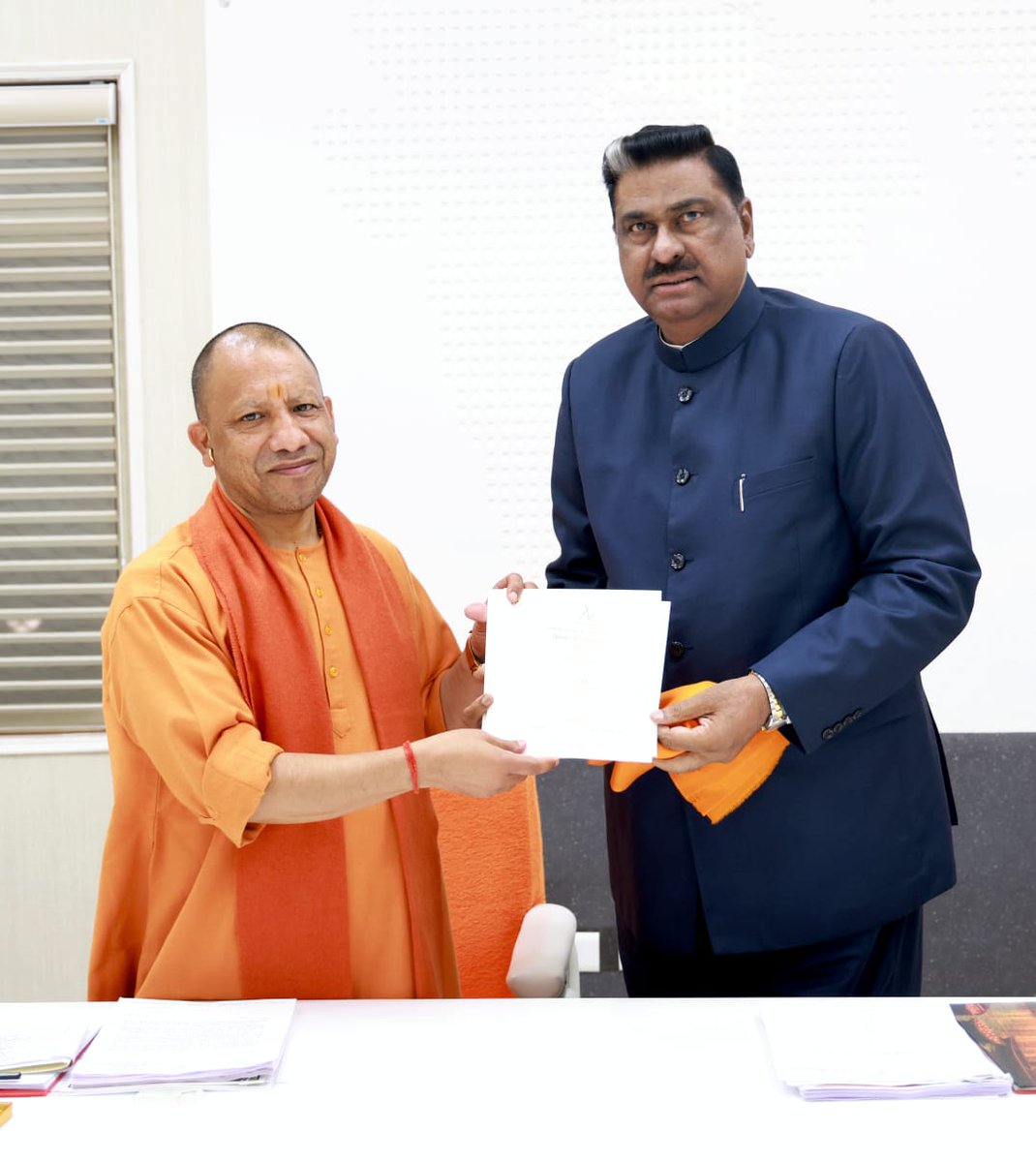 मुख्यमंत्री श्री <a href="/myogiadityanath/">Yogi Adityanath</a> जी महाराज से लखनऊ में पूर्व केंद्रीय मंत्री श्री अशोक प्रधान जी ने शिष्टाचार भेंट की।

<a href="/AshokPradhan_13/">Ashok Kumar Pradhan</a>