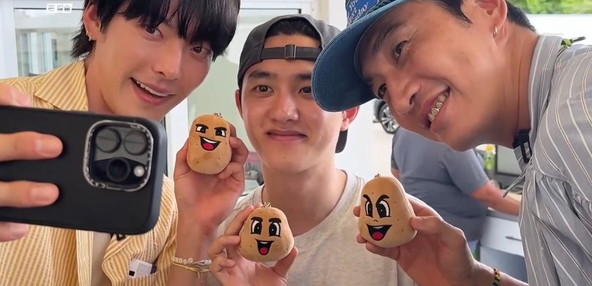 รายการ KKPP Spinoff 2 จบละ มิตรภาพที่ดี ที่หาได้ยากมากๆ ของแก็งค์  KKPP

สำหรับพี่อูบินความรักที่มีให้คยองซูไม่เคยมีข้อแม้ใดๆเลย น้องผมเก่งที่สุด น่ารักเสมอ แม้จะเป็นเด็กอสรพิษบ้าง แต่สำหรับพี่อูบินรักคยองซูสุดหัวใจ พี่อูบินไม่เคยแกล้งน้องเลย ชอบพูดคำหวานและอบอุ่นกับน้องเสมอ