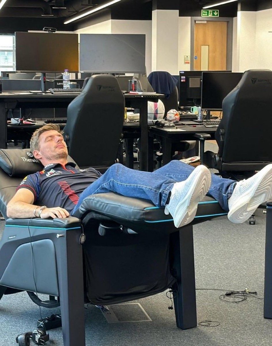 Piątek, godzina 15, po pracy.

Miłego weekendu