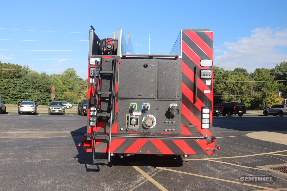 Sentinel_EmgSol's tweet image. NEW DELIVERY!
The Poplar Bluff Fire Department in Poplar Bluff, MO recently took delivery of this @RosenbauerGroup rear mount pumper! Thank you to Chief Moffitt and the Poplar Bluff Fire Department choosing Sentinel Emergency Solutions and Rosenbauer!
sentineles.com/poplarblufffdp…