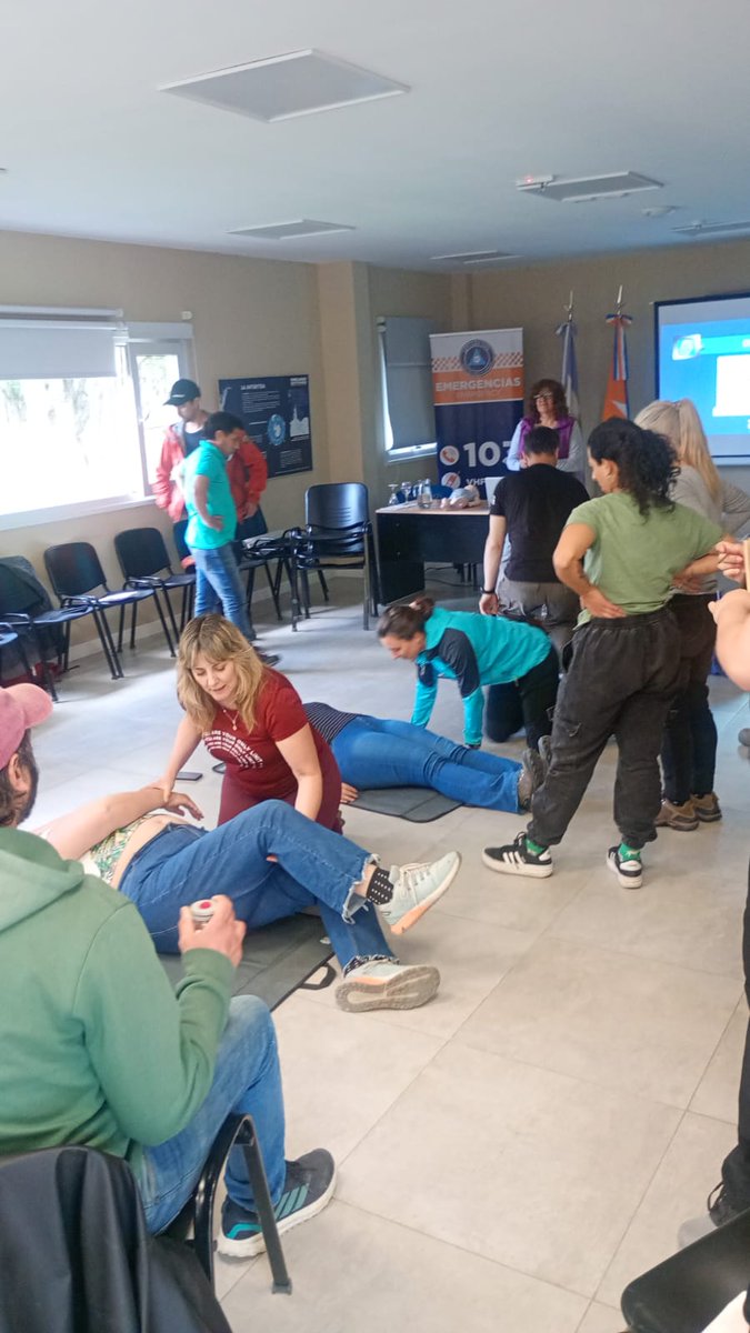 InFueTur's tweet image. Se concretó la 5ta formación en primeros auxilios destinada a operadores de turismo aventura, guías de montaña y guías de turismo.
Agradecemos a la @ComisionAuxilio por brindar la formación a los profesionales.