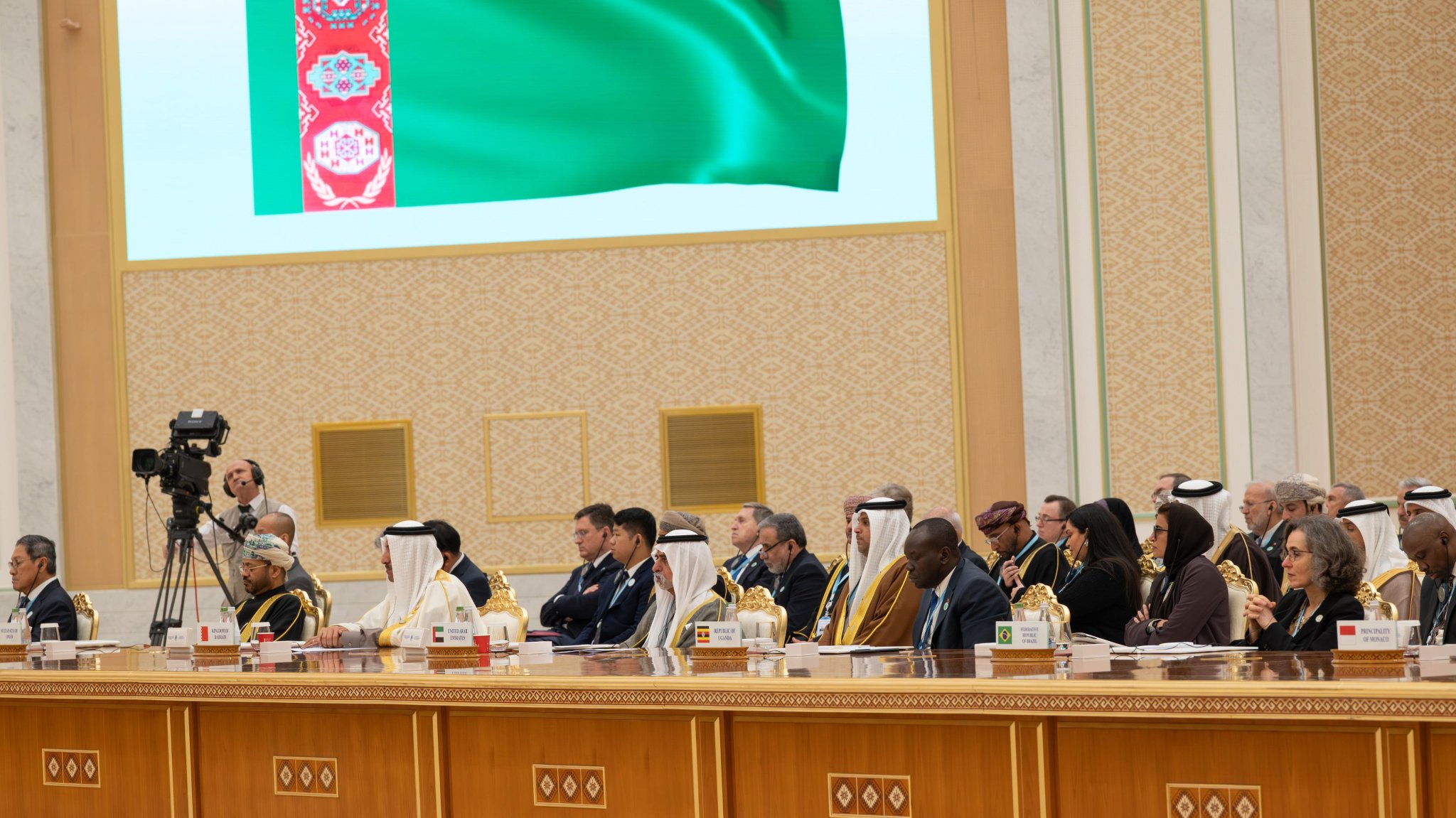 نيابة عن رئيس الدولة.. نهيان بن مبارك يرأس وفد الإمارات بمؤتمر السلام والثقة في #تركمانستان 