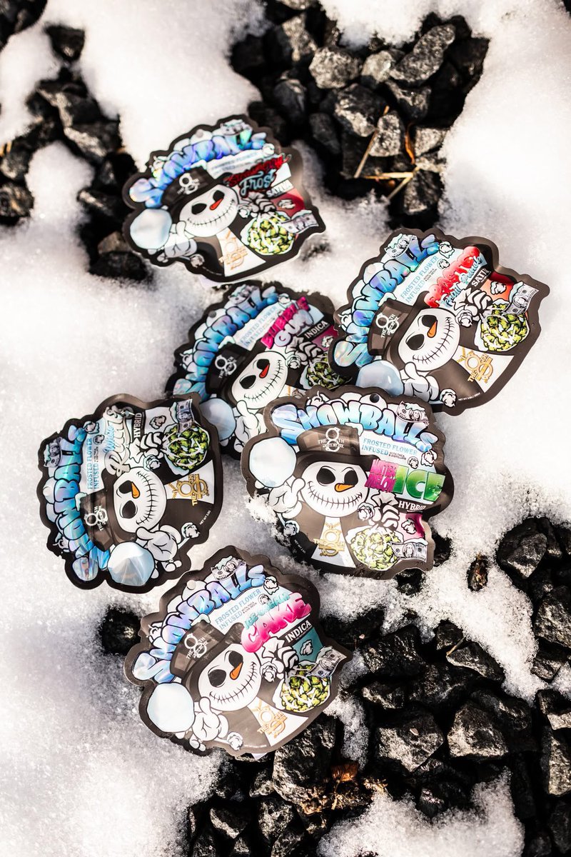 Who's up for a snowball fight? 🌨❄