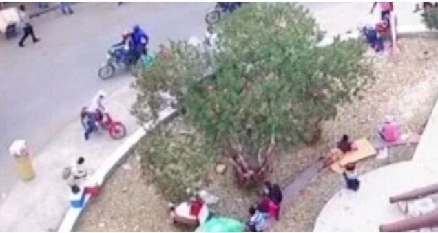 La population léoganaise se réveille sous choc après que des individus armés ont mené une attaque meurtrière dans la 7eme section Opak, dans la nuit du 11 au 12 décembre, tuant deux personnes, dont Eugène Cinéaste, un membre du CASEC.