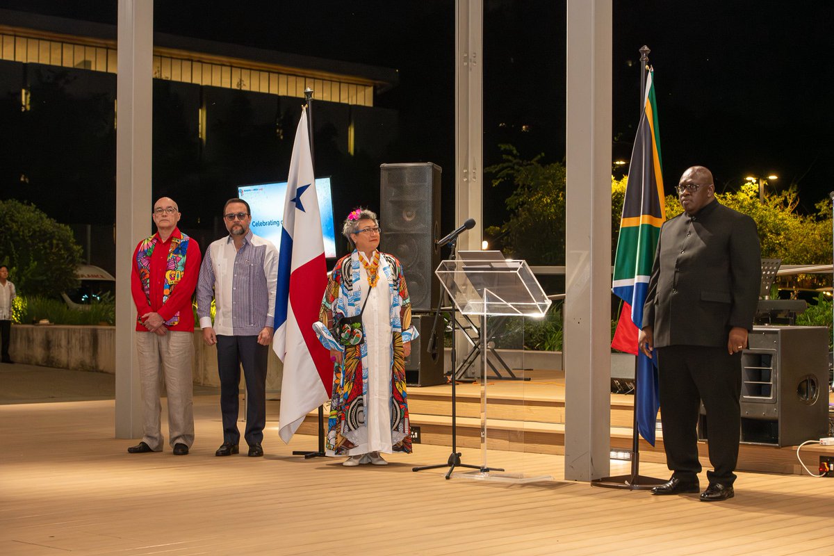 embpanamazaf's tweet photo. The first Panama Week in Africa was closed with a bang! Panamanian food and music, as well as felt-hearted speeches were the keynotes featured that evening. Diplomats, government officials and members of the Panamanian and South African business community were present. https://t.co/ZZwyU05Jiu