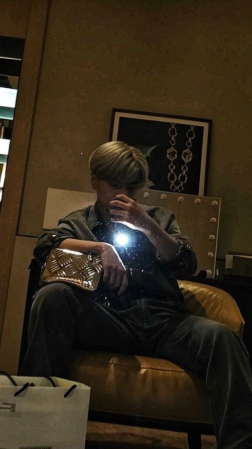 Ccpjz's tweet image. เป็นคนที่เซลฟี่หน้ากระจกได้รวยมาก555555555555555555