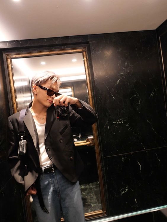 Ccpjz's tweet image. เป็นคนที่เซลฟี่หน้ากระจกได้รวยมาก555555555555555555