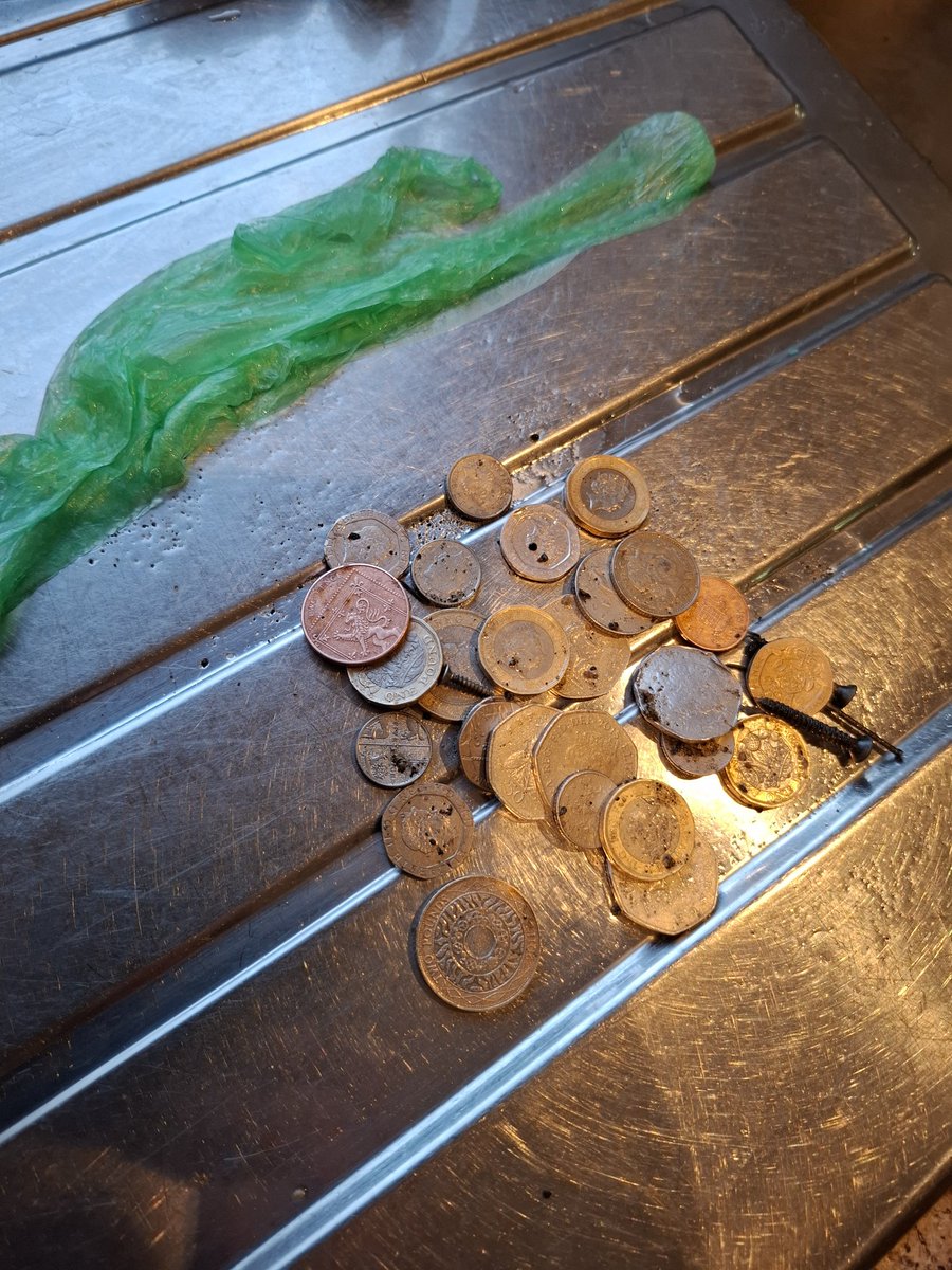 Dog poo bags and a collection of coins blocking up this Hotpoint washing machine this afternoon.  

Always check the pockets before putting clothes in the machine.

#Hotpoint #WashingMachine #WashingMachineRepair #ApplianceRepair #DomesticApplinces #DomesticApplainceRepairs