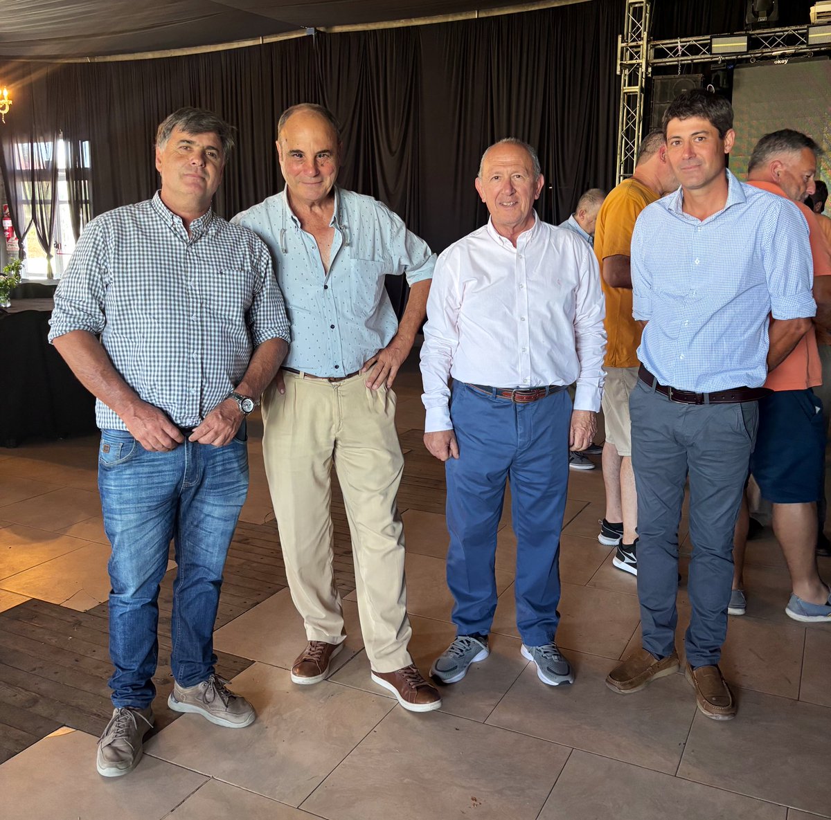 Carlos Castagnani, pdte de CRA, José Colombatto, vicepdte, Gerardo Genre Bert, titular de la Sociedad Rural La Paz, Entre Ríos, y Raúl Sobredo dirigente de Sociedad Rural Gualeguaychú a minutos del comienzo de la Asamblea General Ordinaria de <a href="/Rurales_FARER/">FARER</a>
