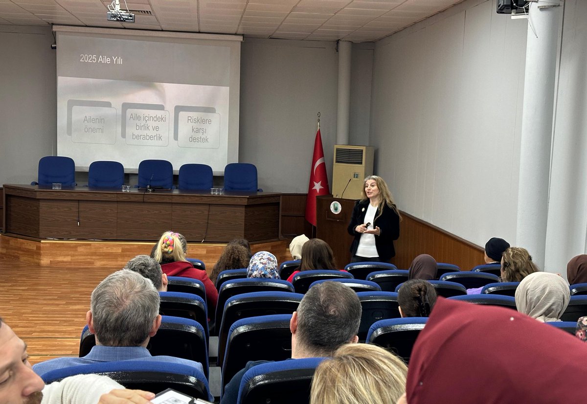 📌 2025 Aile Yılı Kapsamında Eğitim Programı

Bartın Üniversitesi Eğitim Fakültesi Temel Eğitim Bölümü öğretim üyesi Doç. Dr. Asiye Parlak Rakap tarafından Bartın İl Özel İdaresi personeline yönelik “Aile İçi İletişim” konulu hizmet içi eğitim gerçekleştirildi.

Eğitimde; etkili