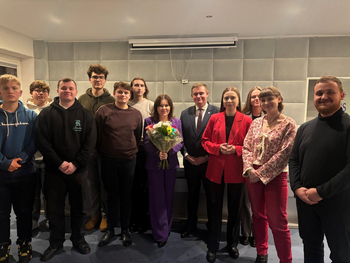 Wczoraj mieliśmy zaszczyt gościć panią poseł <a href="/AnnaMKrupka/">Anna Krupka</a> - Wiceprezes Prawa i Sprawiedliwości oraz pełnomocnik PiS ds. młodzieży! 🇵🇱  

Dziękujemy Pani Prezes za inspirujące spotkanie i pełną energii dyskusję o potrzebach młodego pokolenia! 🇵🇱

Działamy! 🔥