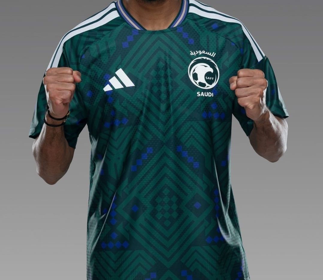 🎉 سحب خاص على تيشيرت المنتخب السعودي 🎉
بمناسبة مساحة تاك <a href="/Tack_J12/">Tack | تاك</a> نحب نشارككم الحماس!

طريقة المشاركة:
✅ تابع حساب المتجر <a href="/alamarisport100/">متجر العماري للرياضة</a>
🔁 رتويت التغريدة
✍️ اكتب في التعليق: معاك يا الأخضر

الفائز واحد 🔥
بالتوفيق للجميع 💚
#المنتخب_السعودي #الصقور_الخضر #مساحة_تاك