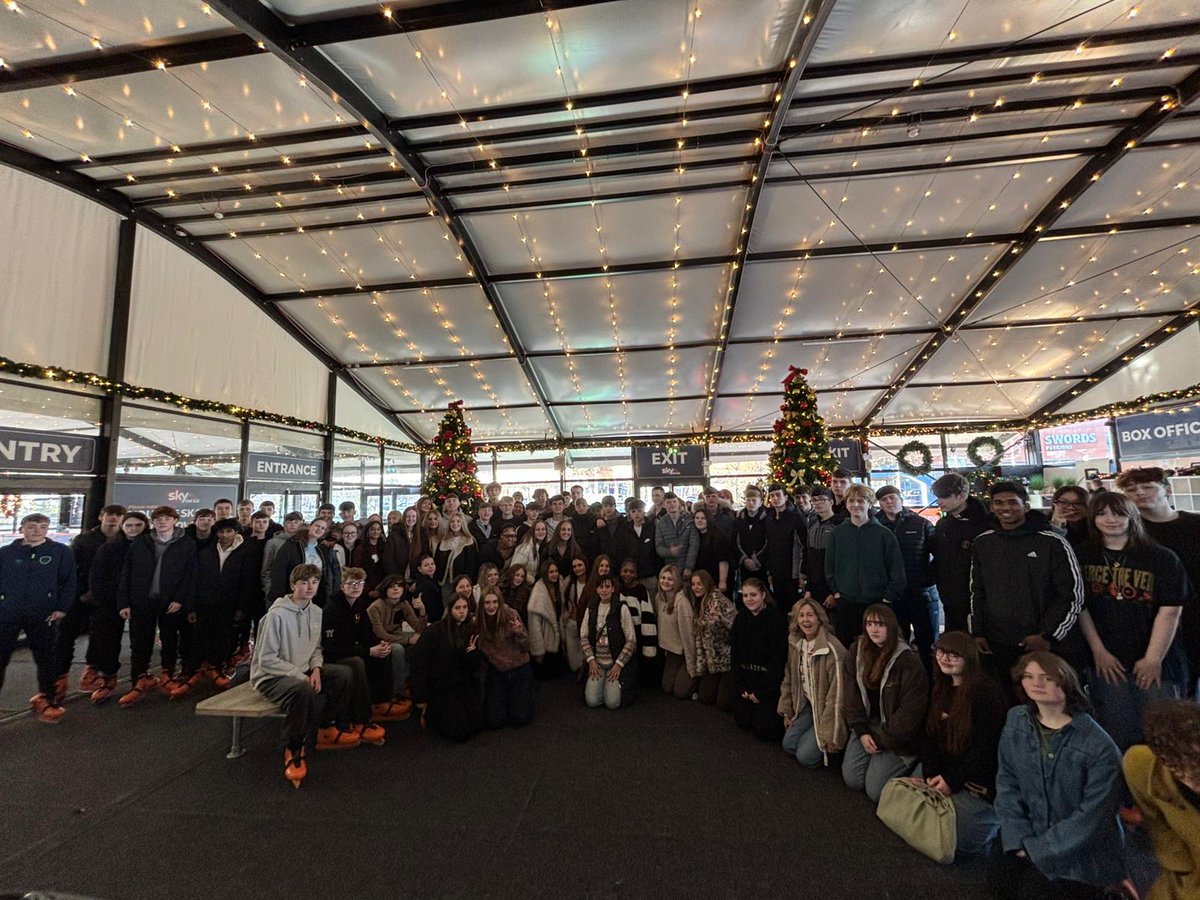 Pobalscoil Neasáin tweet media