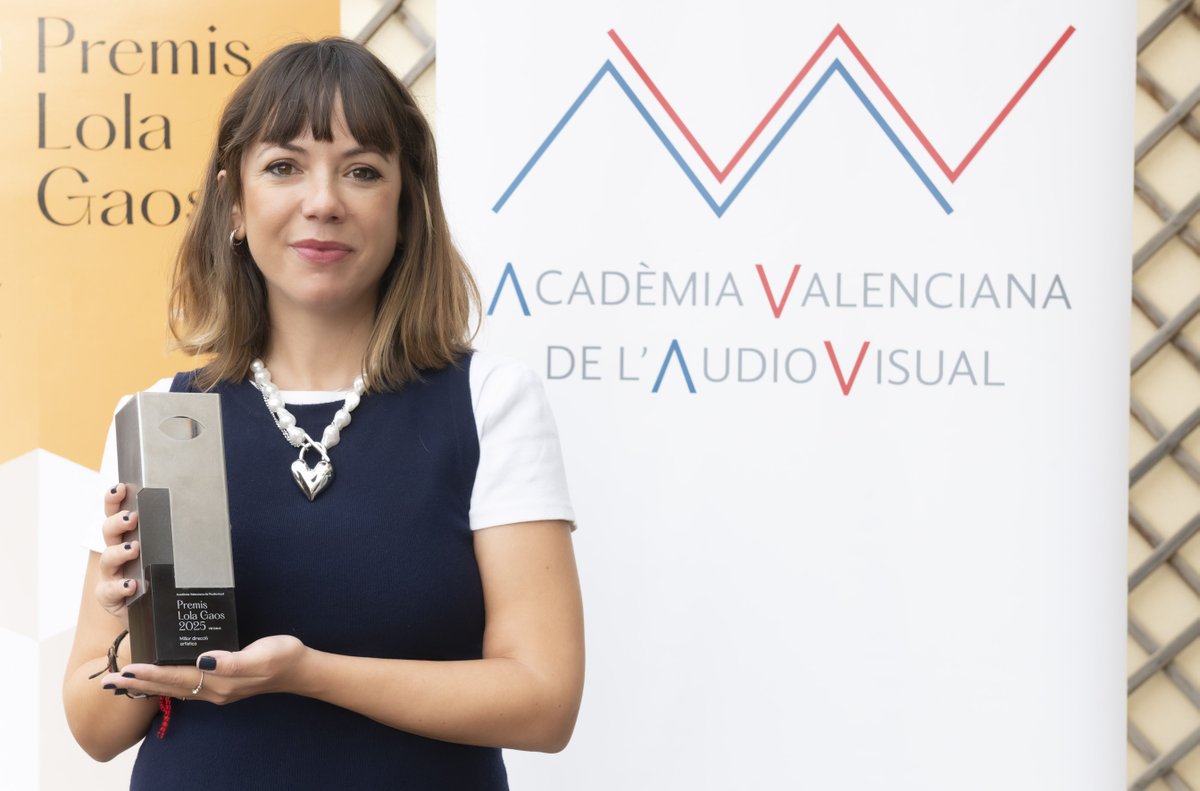 avav_valencia's tweet photo. Mireia Soto és la guanyadora del Premi Lola Gaos a la Millor Direcció Artística en la VIII edició dels Premis de l’Acadèmia Valenciana de l’Audiovisual pel seu treball en Pequeños calvarios, dirigida per Javier Polo. https://t.co/0CfFQsUxjJ