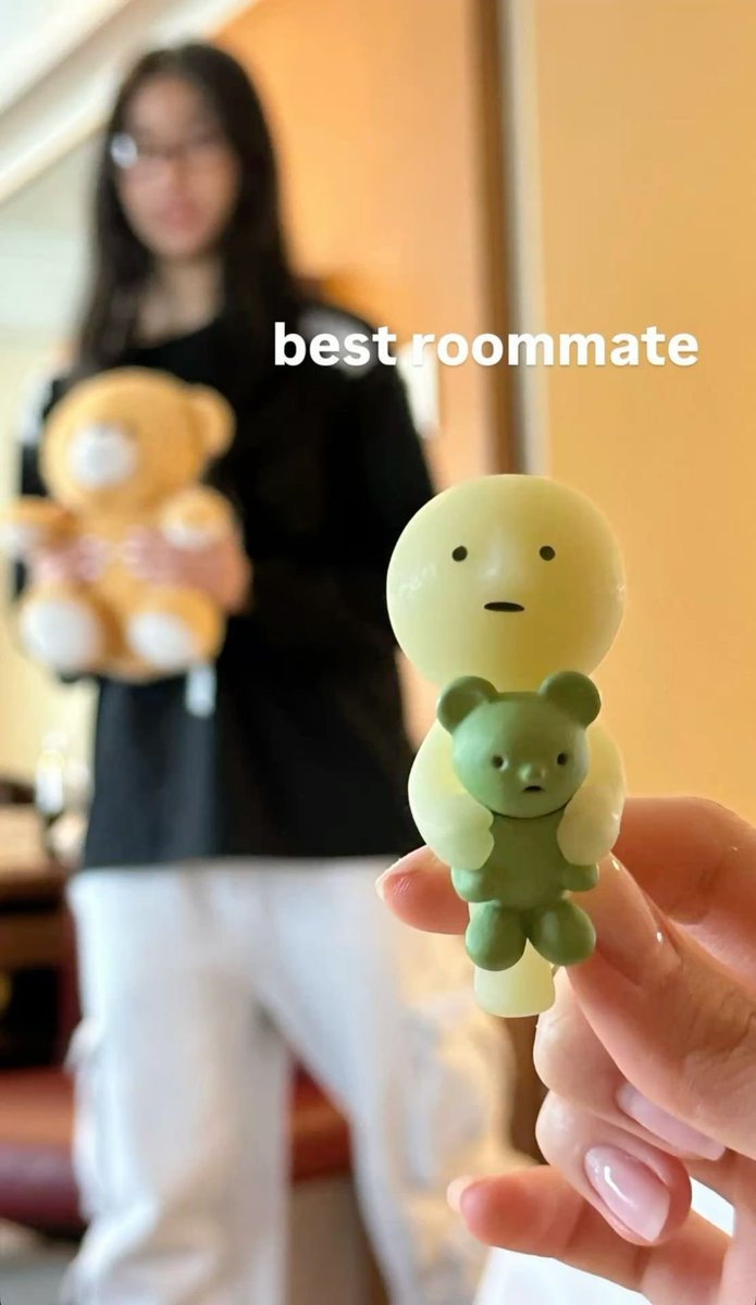 liasserafim's tweet photo. ‘best roommate’ ‘best unnie’ never separate sunchip im so serious that’s my found family https://t.co/dRayv0g66y