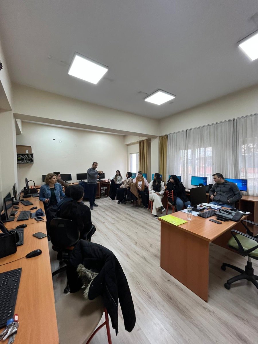 Mersin Halk Eğitimi Merkezi

Merkez binamızda yürütülen Ön Muhasebe Kursu kapsamında,İş ve Meslek Danışmanı – İş Kulübü Lideri İsmail Karaman tarafından; kurs öğretmenimiz Yasemin Silahtaroğlu ve kursiyerlerimize “İş Başvuru ve Mülakat Teknikleri ile CV Hazırlama Eğitimi”