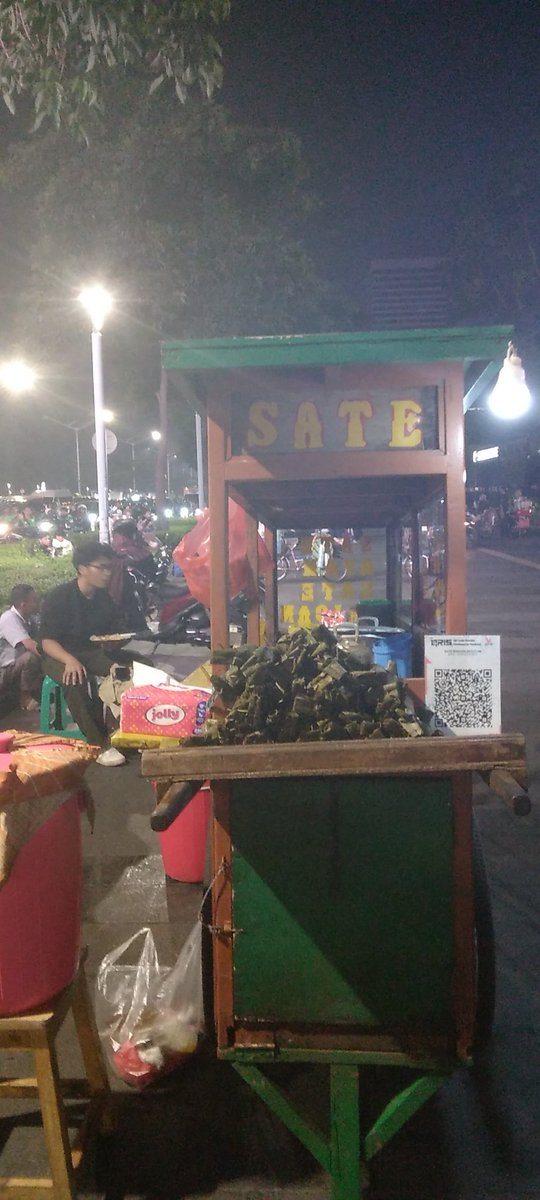 Jgn lupa mampir ya wots , Yang abis tiateran ke trotoar depan Fx