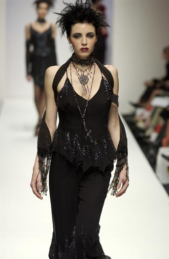 iluvcouture_'s tweet image. woke up today thinking sbout sue wong fw03