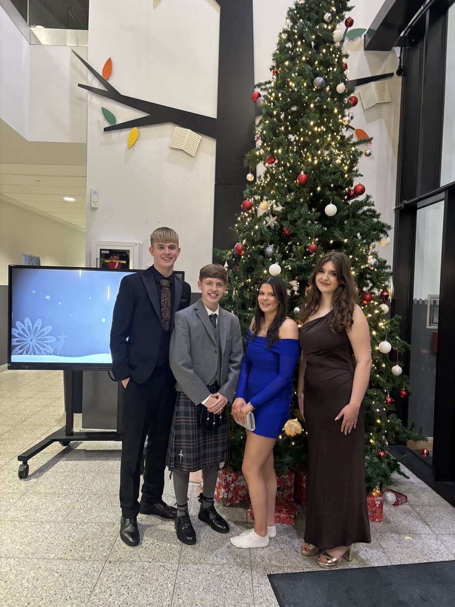 CVHS School Captains tweet media