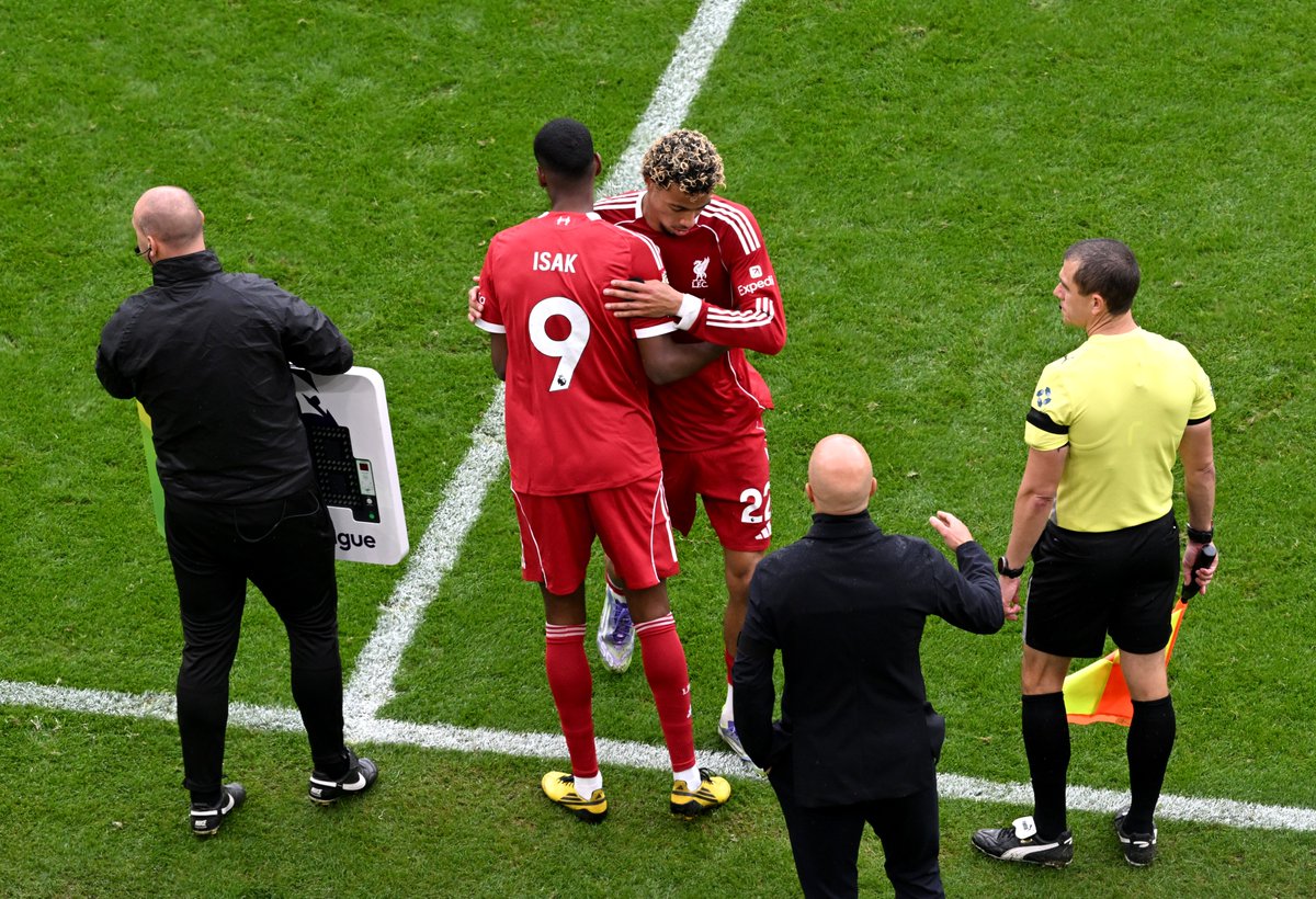 OfficialFPL's tweet image. Who has used all five transfers? 👀

#FPL