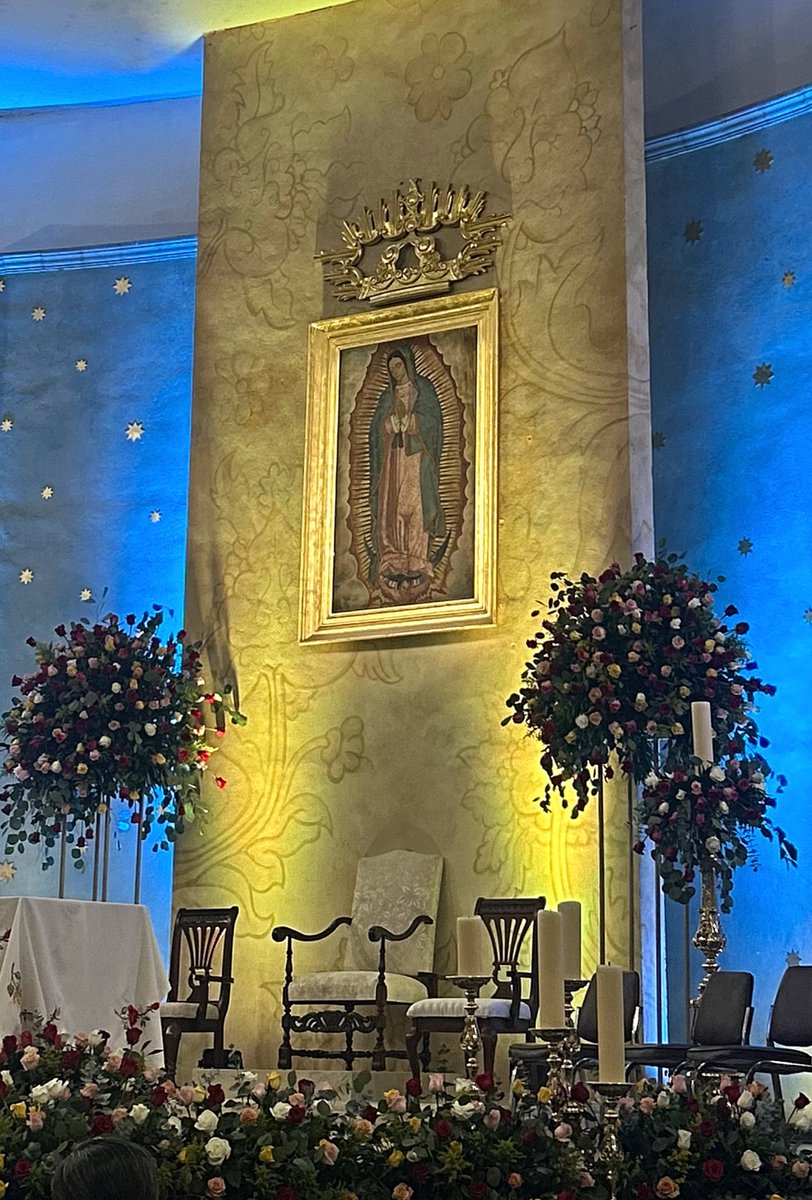 Celebrando a nuestra madre
🫡#LaVirgenDeGuadalupe🇲🇽
Aquí como siempre agradeciendo y pidiendo que guíe a nuestro pueblo que pasa por tiempos difíciles!   
Definitivamente México es profundamente Católico y Guadalupano… su Santuario en Hermosillo a reventar!
#VivaCristoRey