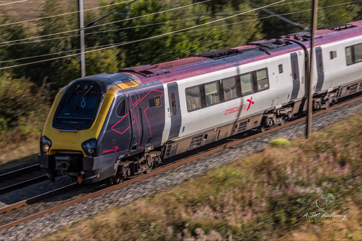 ASMRailPhotos's tweet image. 🖍️| 1S45 0927 Plymouth to Dundee

📣| @CrossCountryUK 
🚂| Class 221117 
📍| Butterwell Junction
📆| 31/08/2025

#class221 #221117 #crosscountrytrains #supervoyager 

📸| Photography by @ASMRailPhotos©️