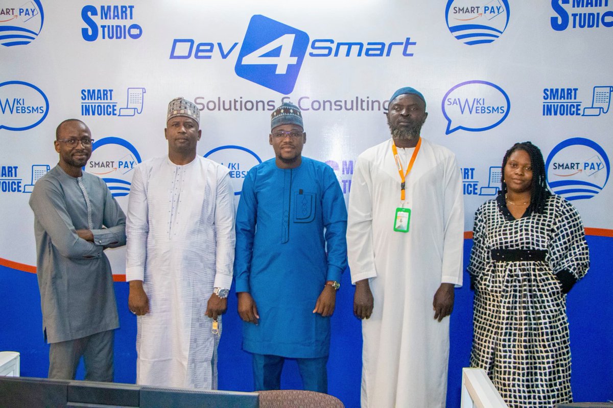 dev4smart's tweet photo. En prélude à la 𝟩ᵉ 𝖢𝗁𝖺𝗆𝗉𝗂𝗈𝗇𝗇𝖺𝗍 𝖭𝖺𝗍𝗂𝗈𝗇𝖺𝗅 𝖽𝖾 𝖲𝖼𝗋𝖺𝖻𝖻𝗅𝖾 𝖽𝗎 𝖭𝗂𝗀𝖾𝗋 au Niger qui aura lieu du 26 au 30 Décembre 2025, nous avons eu l'honneur de recevoir une délégation des dirigeants de la fédération Feniscrabble .
Une rencontre riche en échanges avec en perspectives : 𝘂𝗻 𝘀𝗶𝘁𝗲 𝘄𝗲𝗯 𝗲𝘁 𝘂𝗻𝗲 𝗮𝗽𝗽𝗹𝗶𝗰𝗮𝘁𝗶𝗼𝗻 𝗺𝗼𝗯𝗶𝗹𝗲 𝗽𝗼𝘂𝗿 𝗹𝗲𝘀 𝗽𝗮𝘀𝘀𝗶𝗼𝗻𝗻é𝘀 𝗱𝗲 𝗰𝗲 𝘀𝗽𝗼𝗿𝘁 𝗶𝗻𝘁𝗲𝗹𝗹𝗲𝗰𝘁𝘂𝗲𝗹.
Restez connectés de belles et grandes choses arrivent .