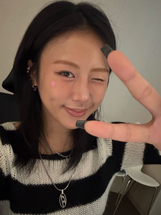 BVILLAINBRASIL's tweet image. INA via 🫧

#이나 #INA #배드빌런 #BADVILLAIN @BADVILLAIN_BPM