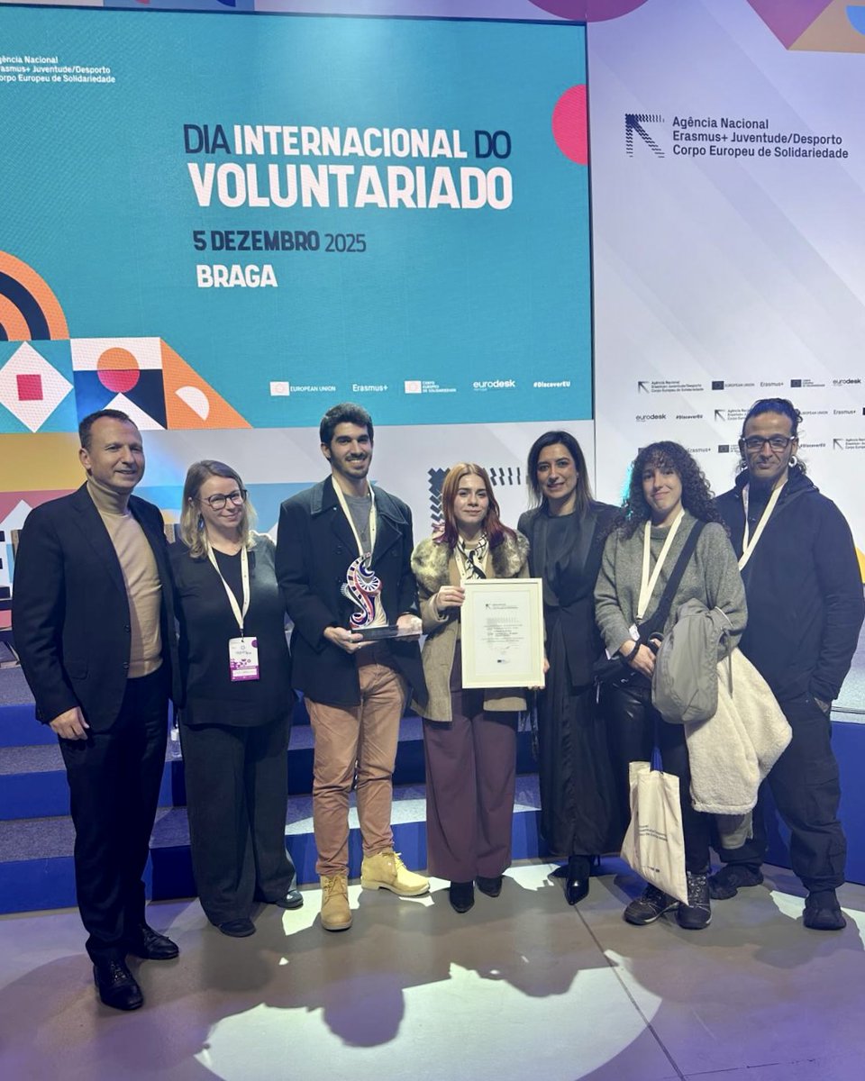 ratoadcc's tweet image. 📸
🇵🇹 A #RatoADCC recebeu o prémio de boa prática de #voluntariado no programa Erasmus+ com o projeto "E-Volunteer @ 0f1c1n4"

#Obrigado à @Erasmusmais, aos parceiros e a todas as organizações que promovem o #VoluntariadoJovem

#FazOTeuCaminho
. . .
🇬🇧 Best practice award in #ESC