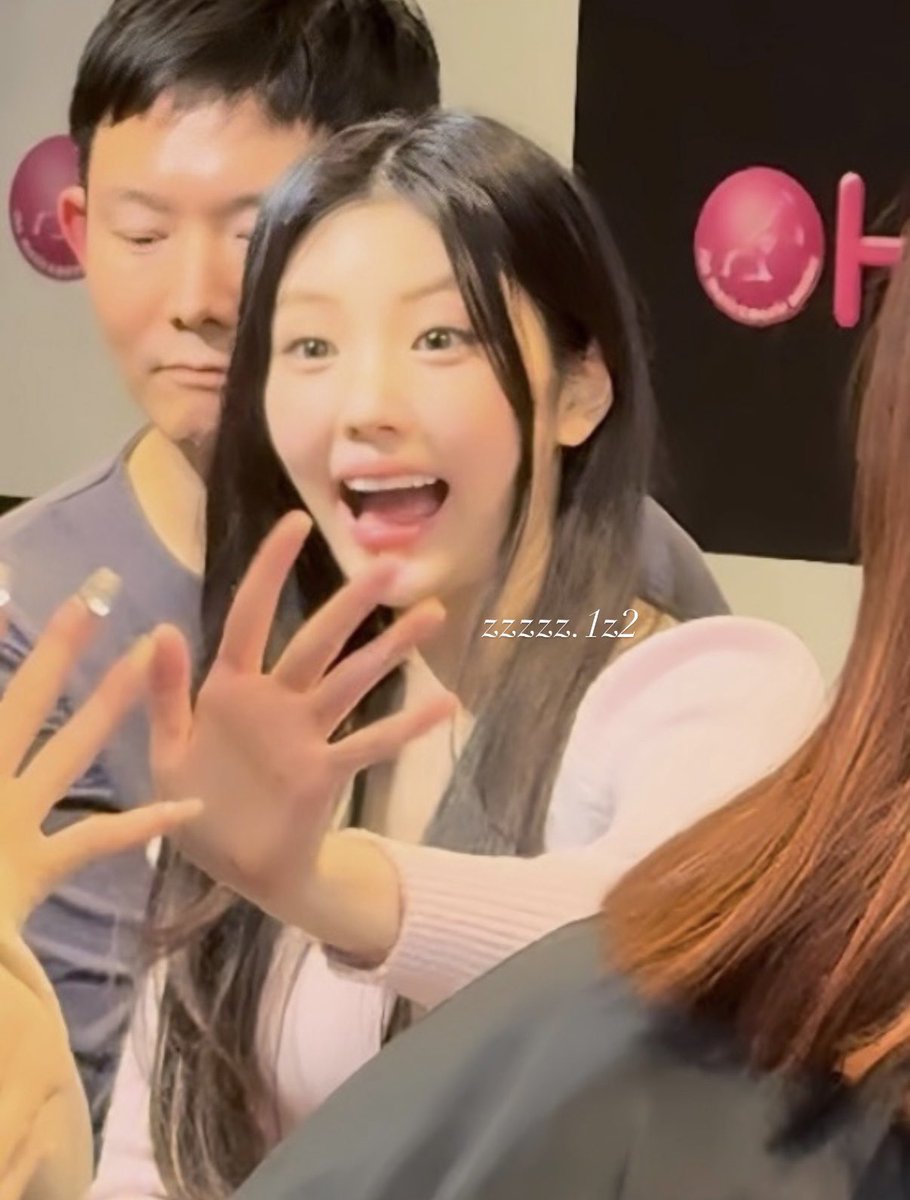 1️⃣2️⃣♡1️⃣1️⃣ HMV全員サイン会 ILLIT♡ ブース入ったら笑顔