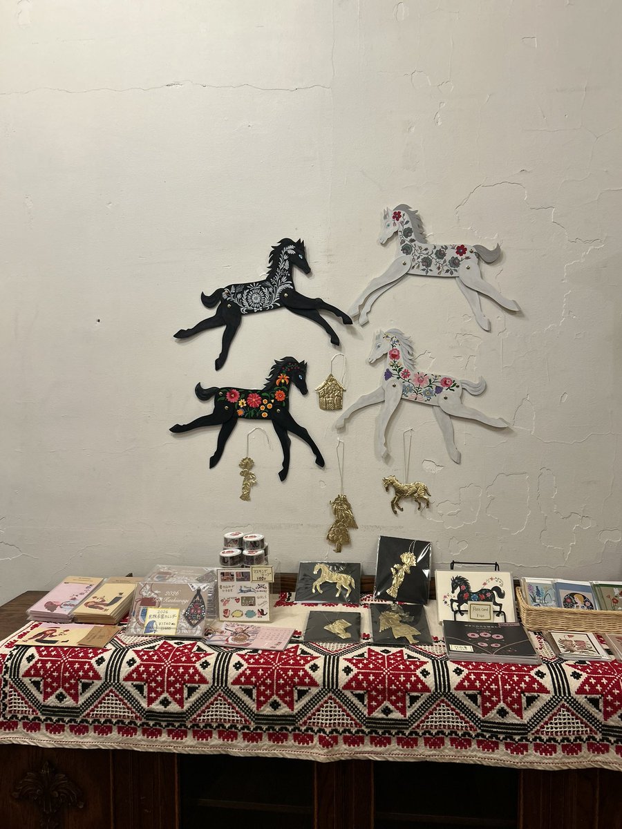 明日は、浅草ライオンビルが「贈る市」の会場になります。

年に一度、6時間だけ開かれる特別なお祭り。贈りものを探す時間も出会いも、
空気ごと楽しめる一日です

【贈る市】
2025年12月13日(土)
12:00-18:00
台東区雷門2-11-10
浅草ライオンビルディング