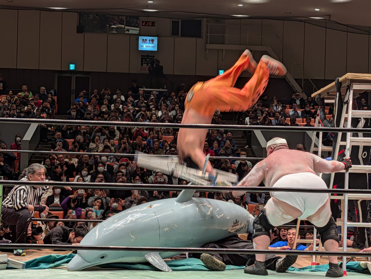 68hyperd's tweet image. 今年もきました。年末恒例、世界一平和な宇宙大戦争‼️変わらぬカオス、今年も締まりました。来年の21回目がもう楽しみです🤩 ＃みちのくプロレス