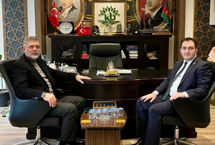 Kaymakamımız Adem TAŞPINAR,
Belediye Başkanımız İsmail CANKUL'u ziyaret etti.