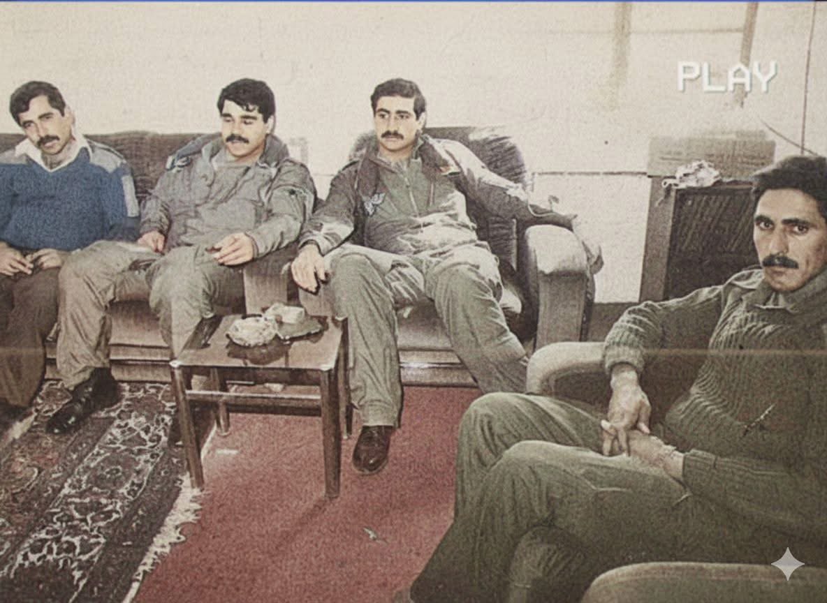 dersahh's tweet image. ابطال من الميك ٢٥
من اليمين: المهندس م.ا ظافر عبد الجبار – دورة 30، والنقيب الطيار خليل إبراهيم – دورة 27، والنقيب الطيار رافع عبد الجليل – دورة 26، والنقيب الأسلحة حسين مرعان – دورة 21… نخبةٌ من الطيارين والمهندسين في السرب 87، رجالٌ صانوا الطائرة، وحموا الوطن،