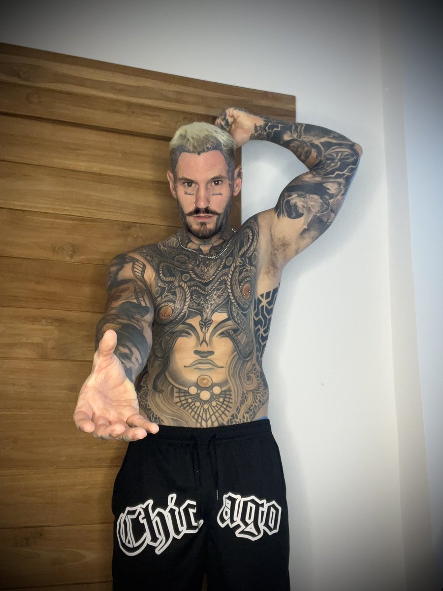 Your wallet, my hand. The popper king wants what is his 💰 

throne.com/lucasexclusive…