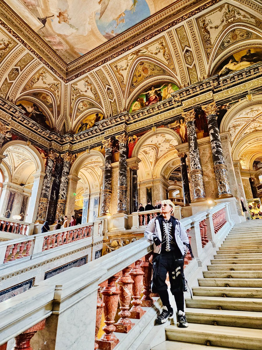mikkoukun's tweet photo. Went on another Adventure in Germany🇩🇪, Austria🇦🇹 and Czech Republic🇨🇿! 

I love Cold weather so much! I really felt the spirit of Christmas in these wonderful places!🥹🥰 https://t.co/VWVeaaR1Tt