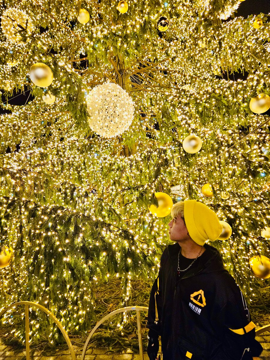 mikkoukun's tweet photo. Went on another Adventure in Germany🇩🇪, Austria🇦🇹 and Czech Republic🇨🇿! 

I love Cold weather so much! I really felt the spirit of Christmas in these wonderful places!🥹🥰 https://t.co/VWVeaaR1Tt