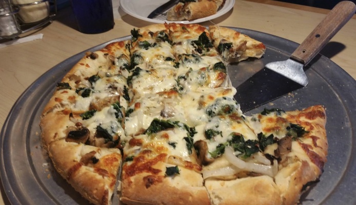 RFSO's tweet photo. NEW LISTING! Kendall County, Illinois: Popular Longstanding Pizzeria w/Gaming Affluent Western Suburb - 23 Years! https://t.co/vemmHlZFfU https://t.co/M7QsNSwwMx