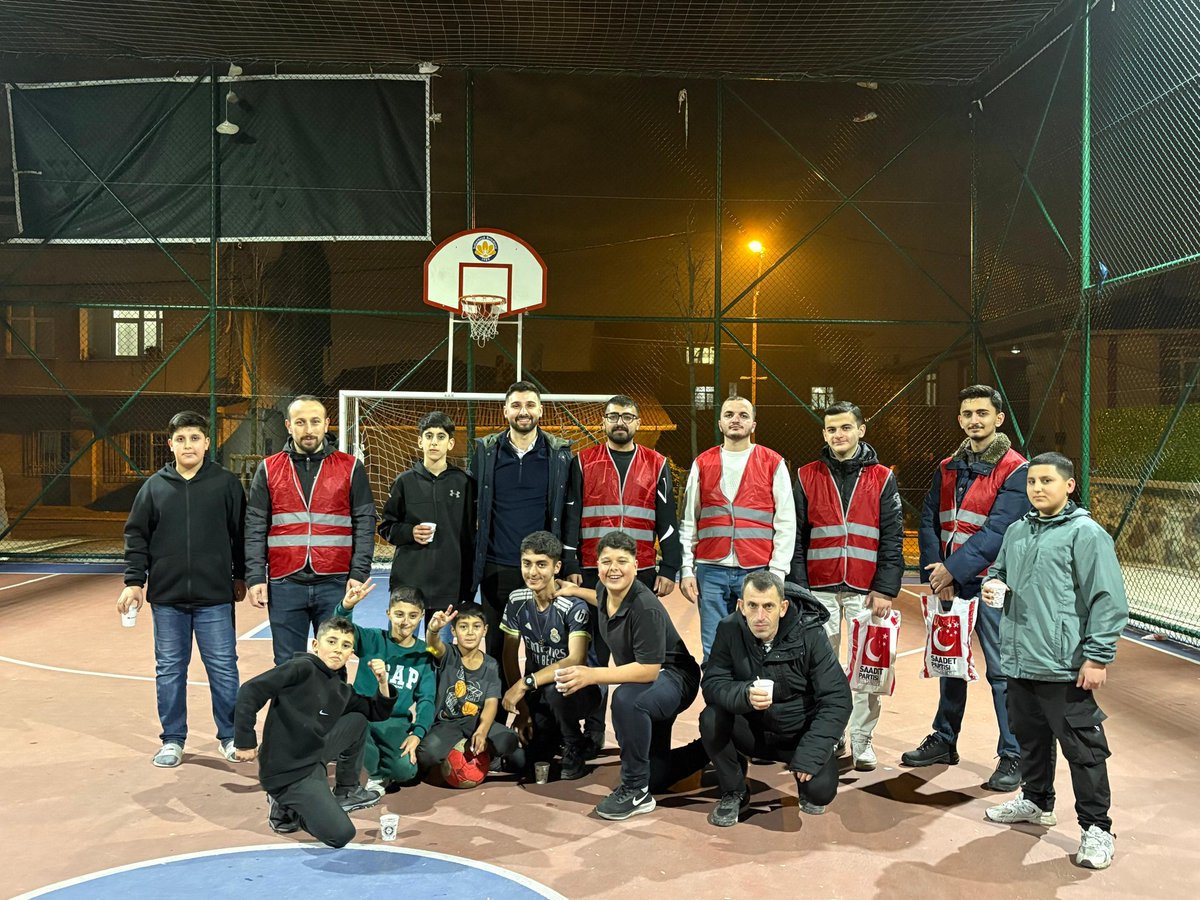 "SOKAKLARA, MEYDANLARA ESKİMEYEN SÖZÜMÜZ VAR!"

Sultanbeyli Gençlik Kolları olarak; Sultanbeyli'mizin 15 mahallesinin bütün parklarını ziyaret edip, genç kardeşlerimizle tanışma faaliyetlerine Mecidiye Mahallesi'nde devam ettik.

📍Mecidiye Mahallesi